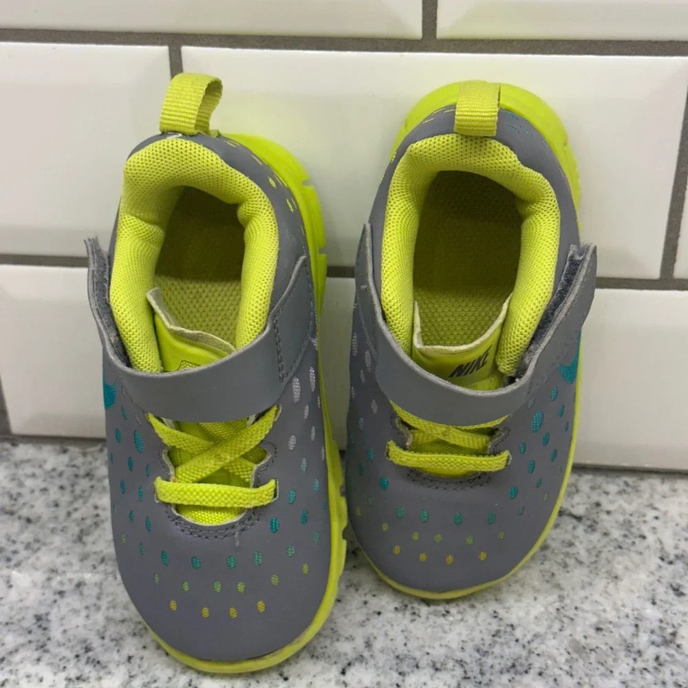 Nike Free RN Toddler‎ Shoes Gray Neon Yellow Teal Swoosh Hook Loop Size 7C